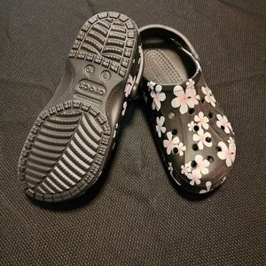 Daisy Crocs size 9